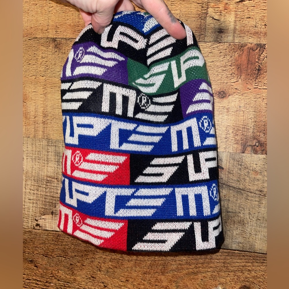 Supreme Geo Beanie 2022 - Picture 3 of 7